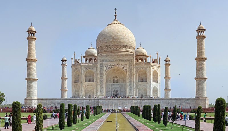 800px-Taj Mahal 2012