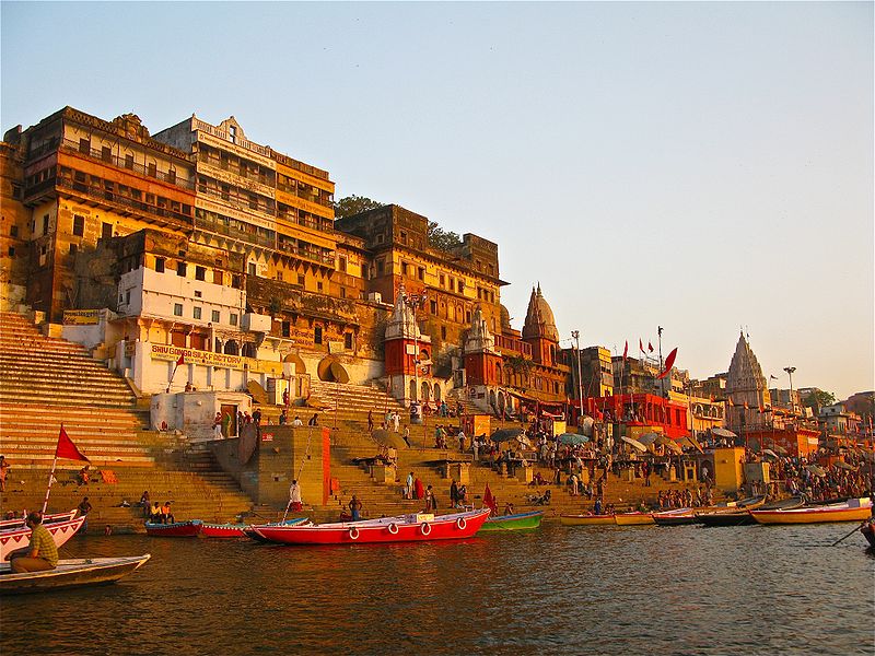 800px-Ahilya Ghat by the Ganges Varanasi